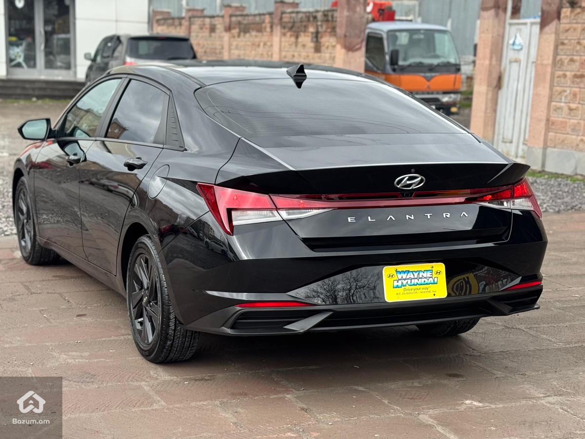 Hyundai Elantra - image 16