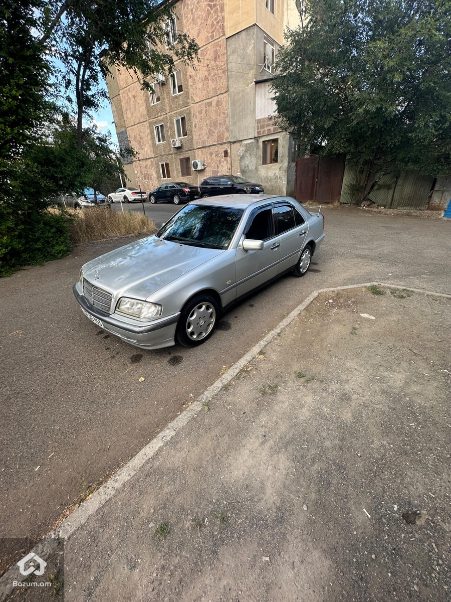Mercedes benz C230 - image 4