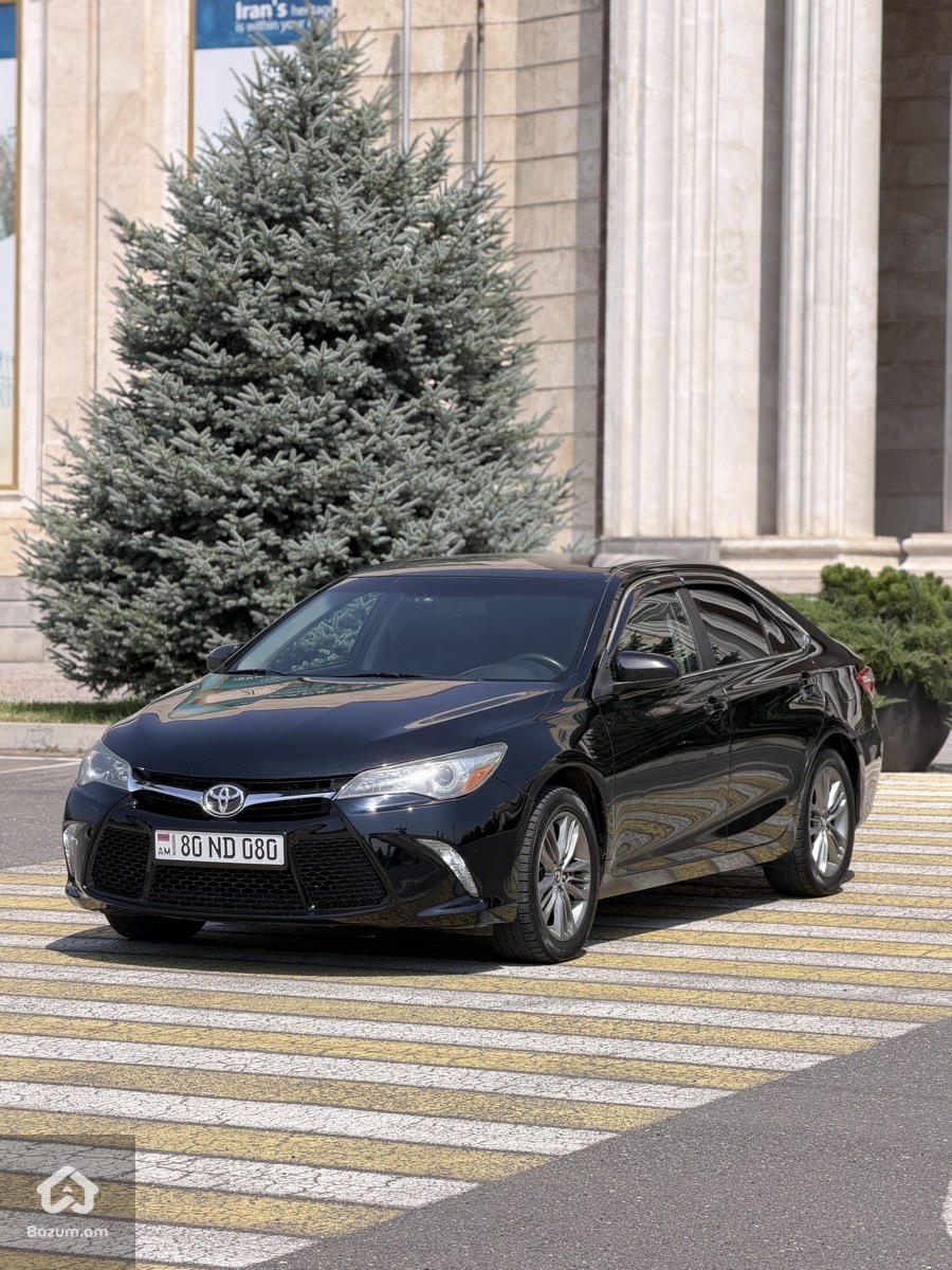 Toyota Camry - image 7