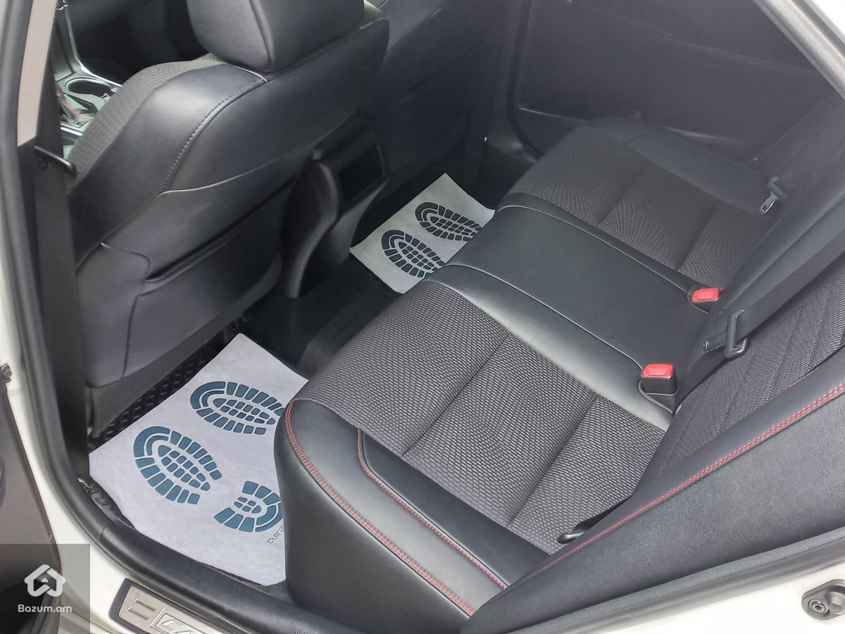 Toyota Camry - image 13