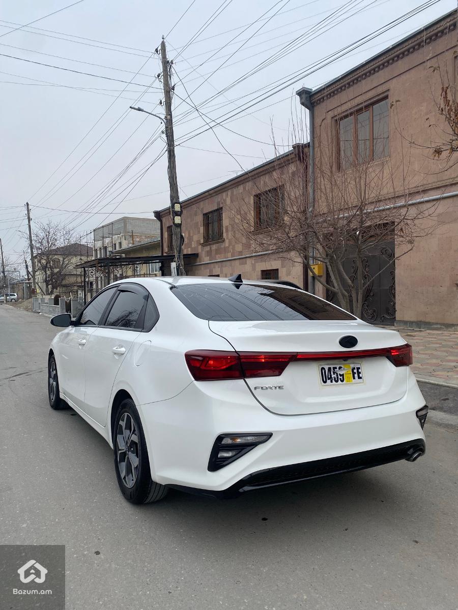 Kia Forte LXS - image 4