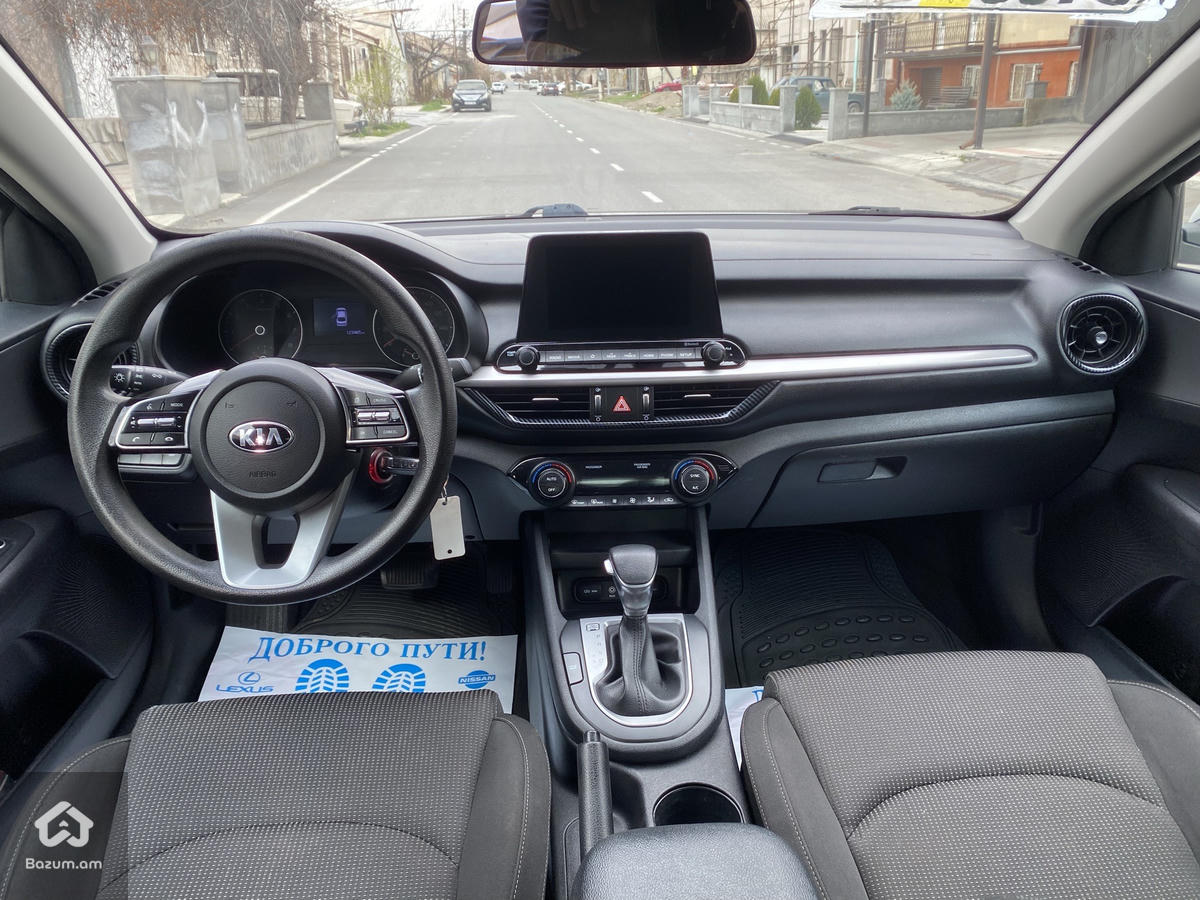 Kia Forte LXS - image 11