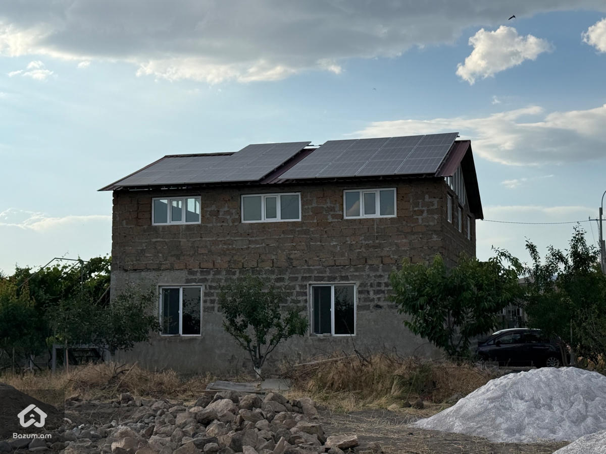 Երկհարկանի քարե տուն - image 3