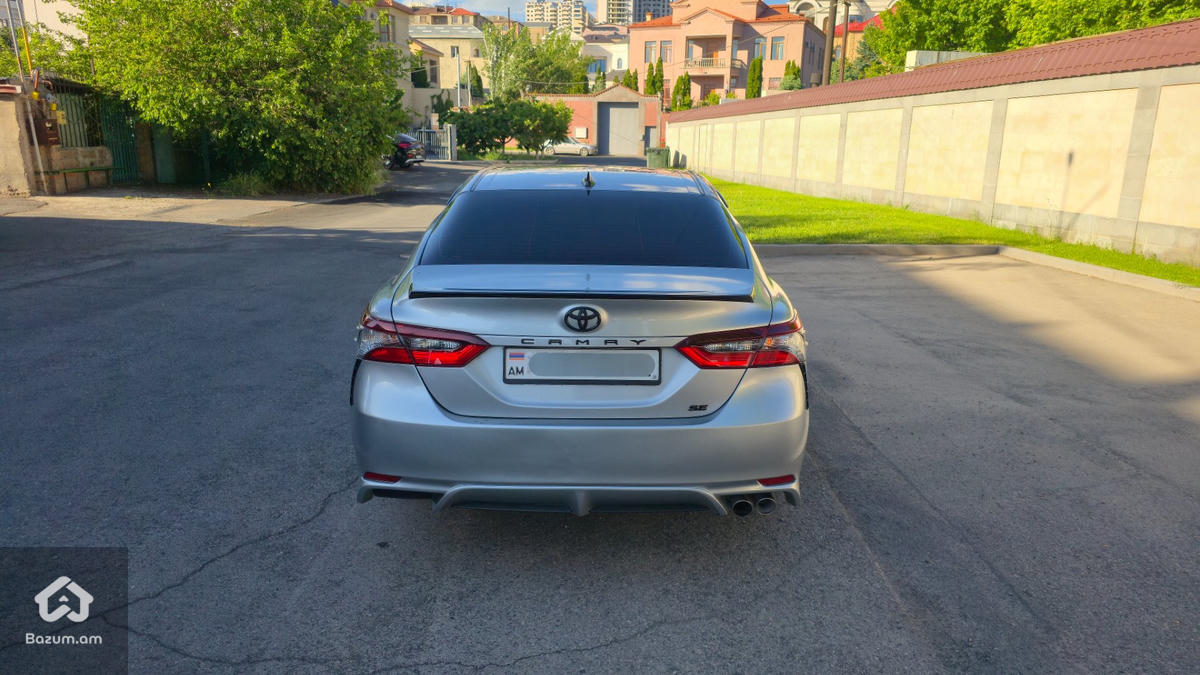 Toyota Camry SE 2.5L  - image 9