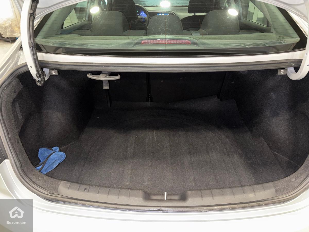 Hyundai Elantra - image 11