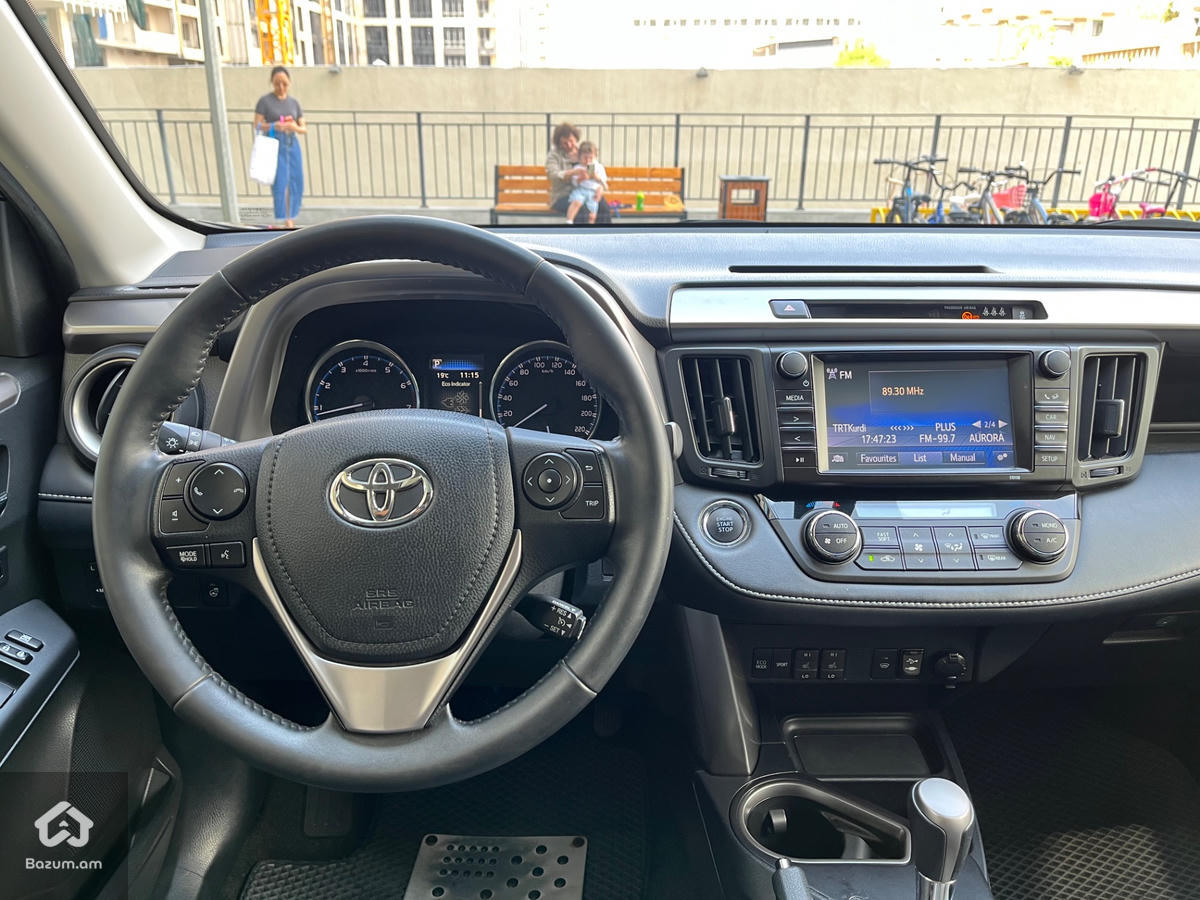 Toyota Rav4 - image 10