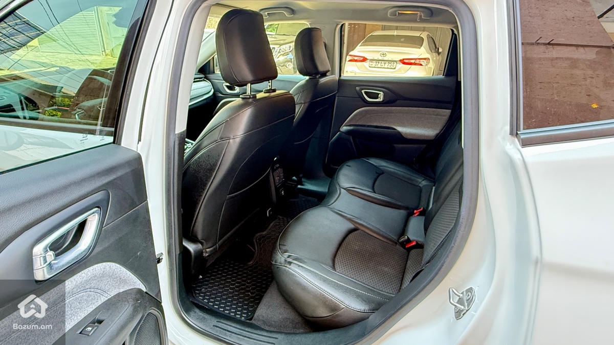 Jeep Compass RESTYLE  4X4 - image 12