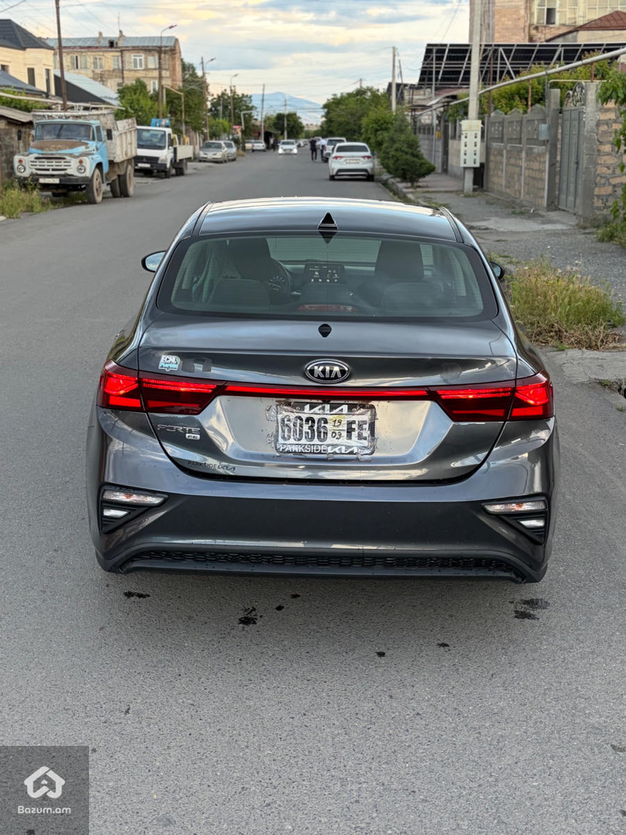 Kia Forte - image 2