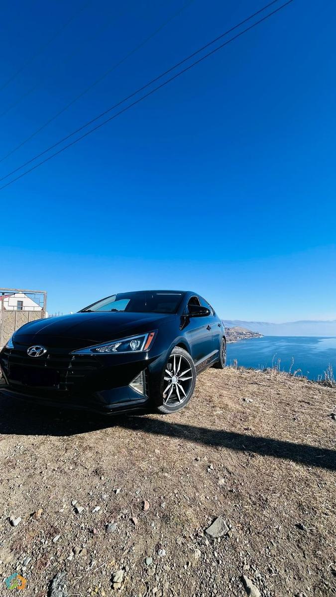 Hundai Elantra - image 9