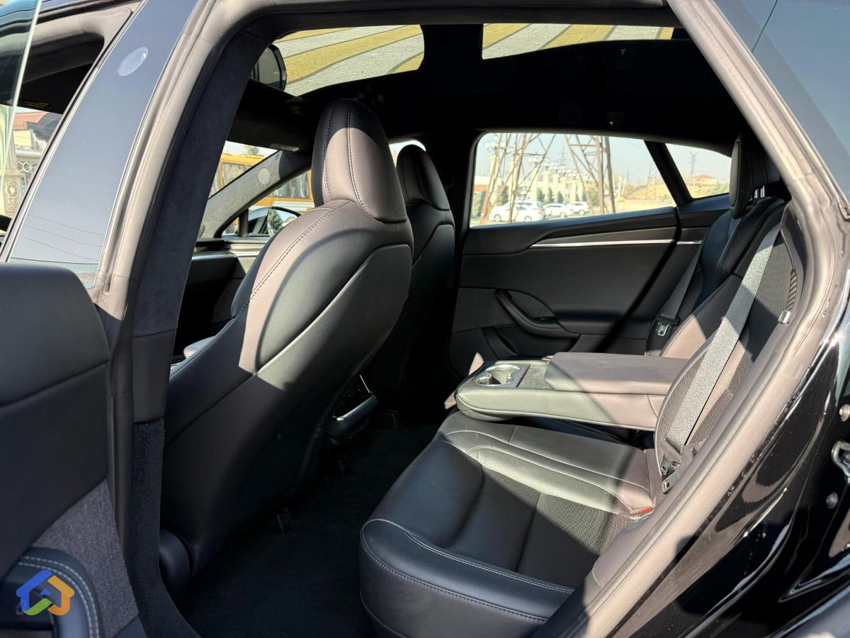 Tesla Model S Plaid - image 7