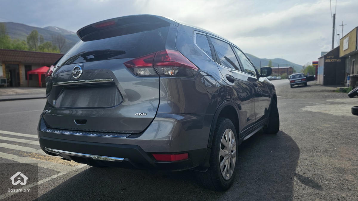 Nissan Rogue - image 4