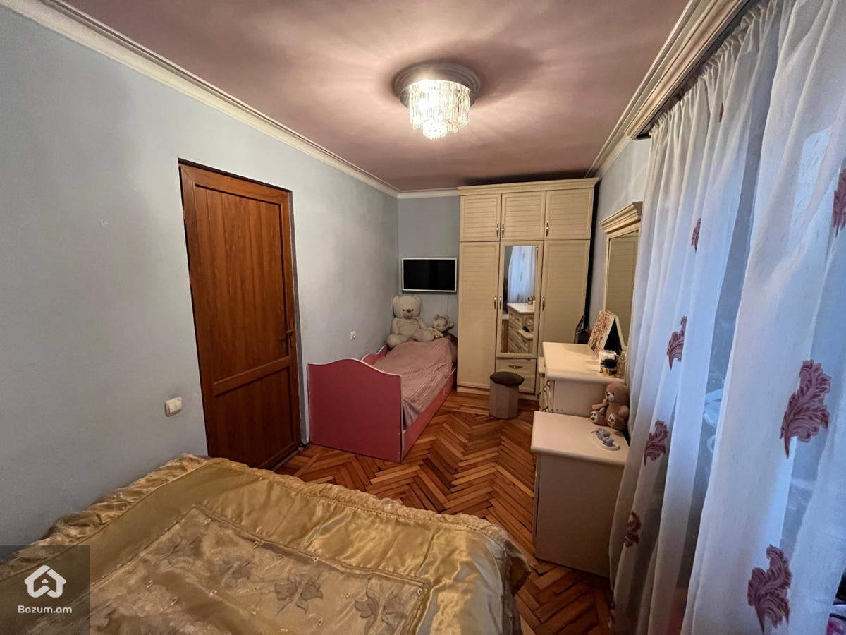 Վաճառվում է բնակարան Էրեբունի փողոցում - image 3