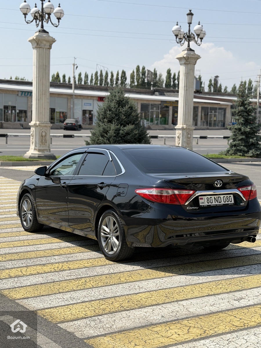 Toyota Camry - image 5