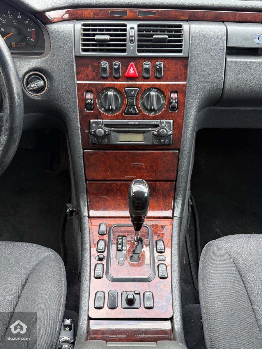 E class 240 - image 2