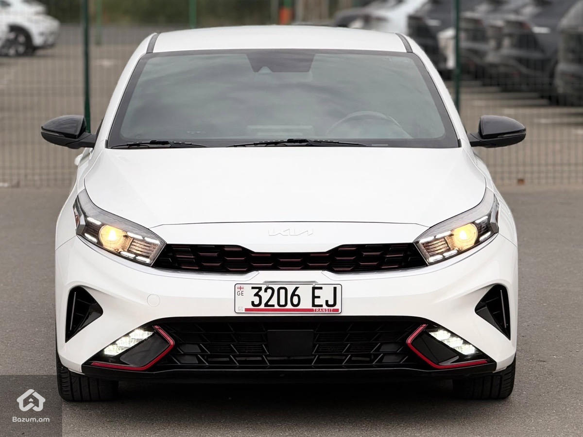 kia Forte - image 11