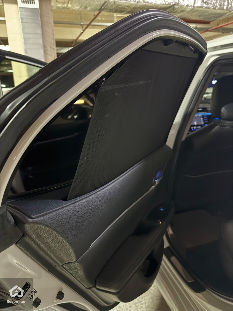 Toyota Camry - image 9