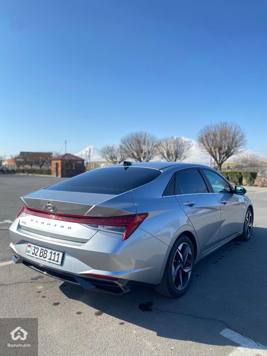 Hyundai Elantra Sel+ - image 3