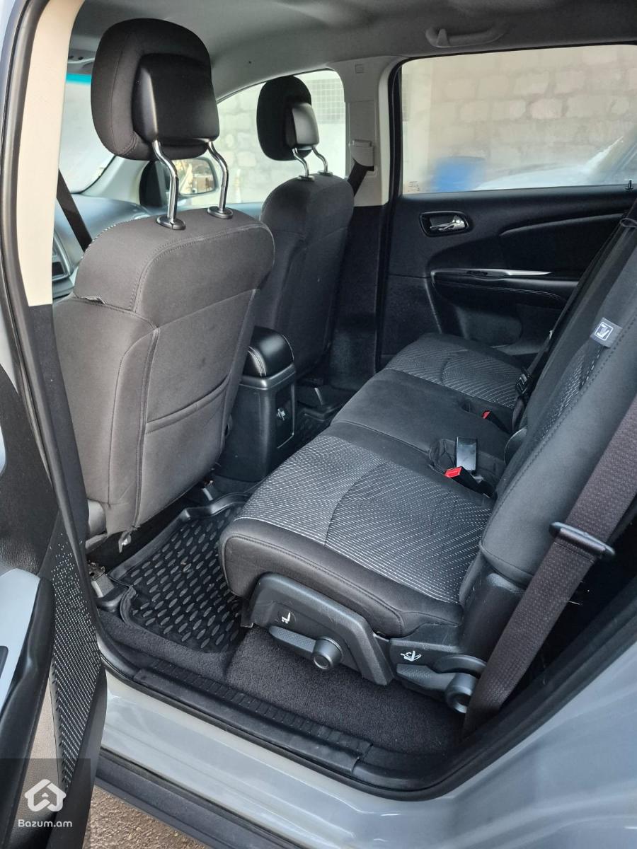 Dodge Journey - image 8