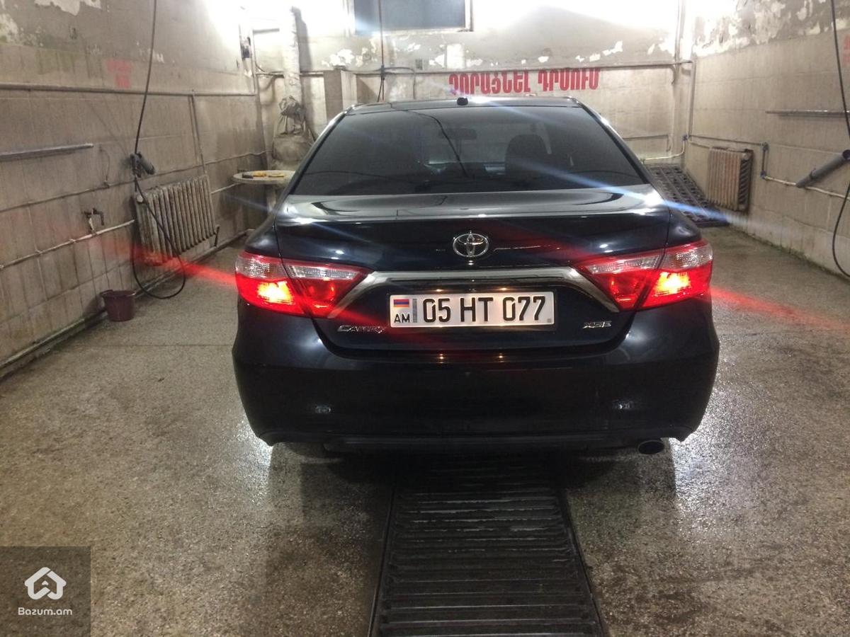 Toyota Camry XSE - image 6