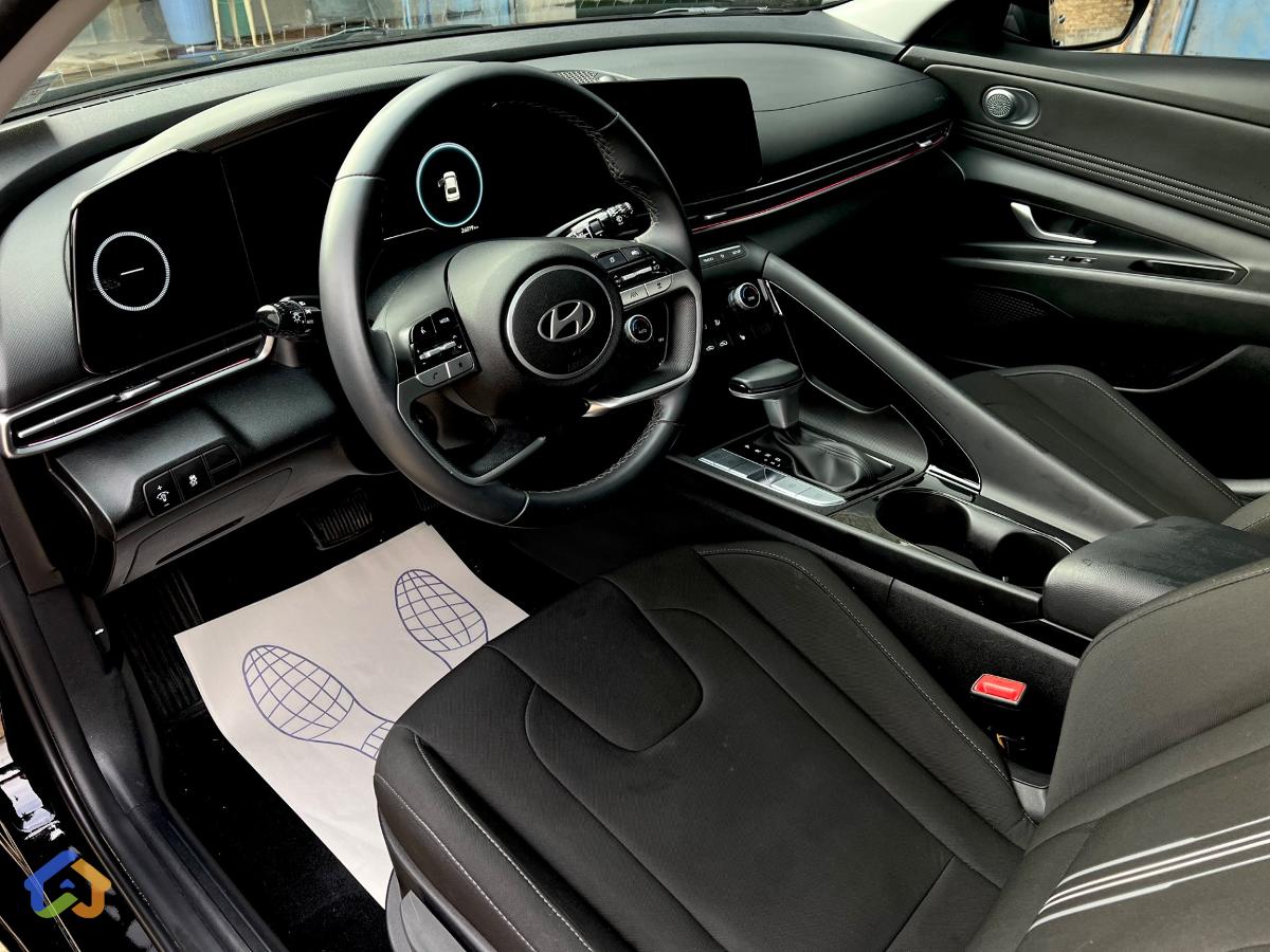 Hyundai Elantra - image 8