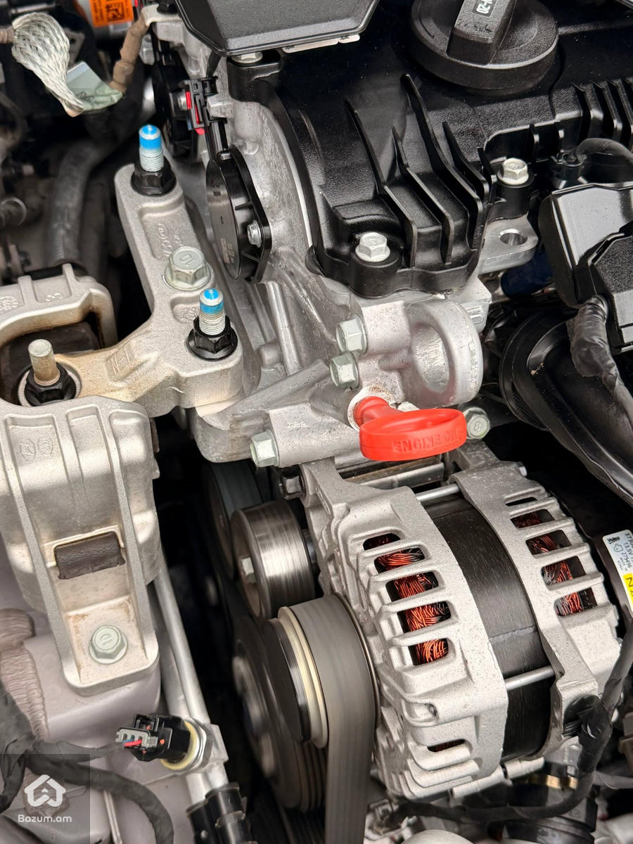 Hyundai Elantra Limited - image 7