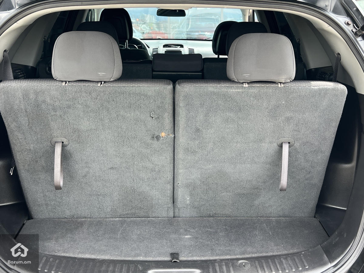 Kia Sorento 2011 - image 13