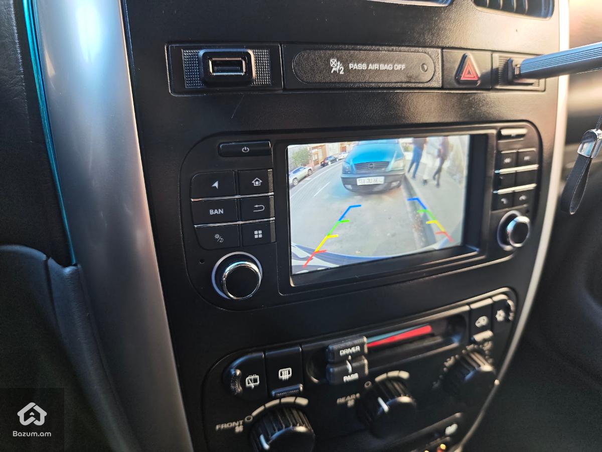 Chrysler Town & Country 2005 Touring Stow'n'go - image 8