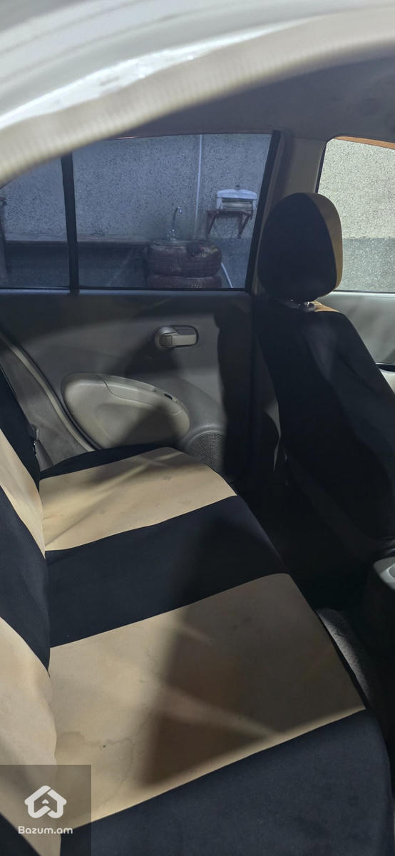 Nissan March - image 8