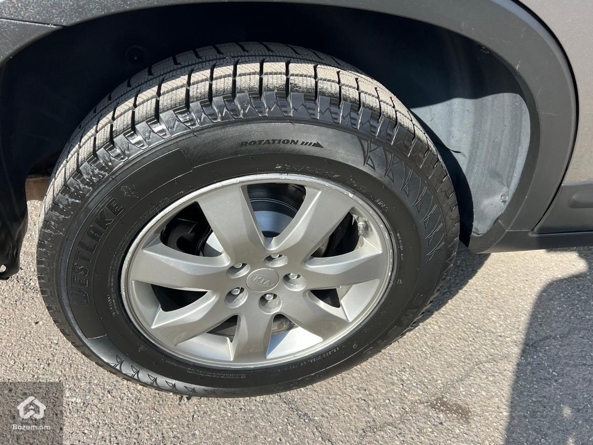 Kia Sorento 2010 - image 16