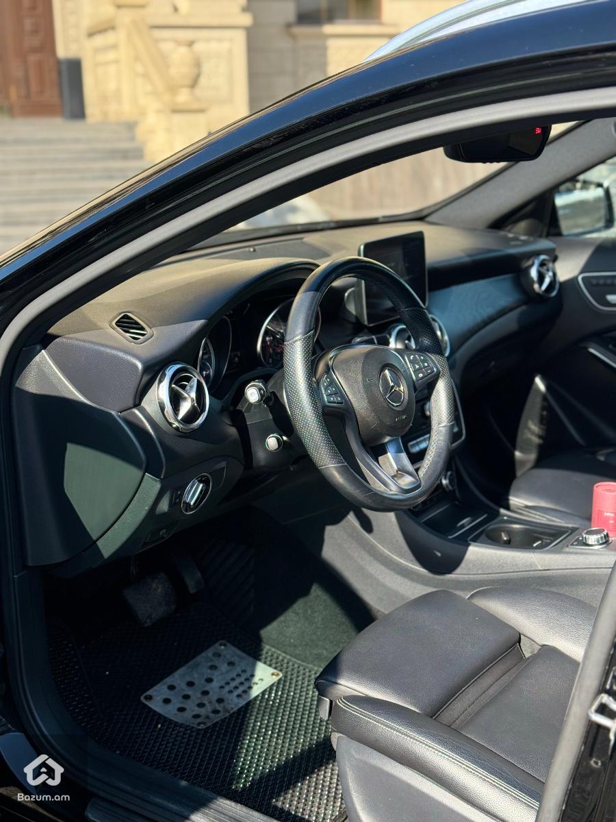 mercedes-benz gla250 AMG Line - image 8