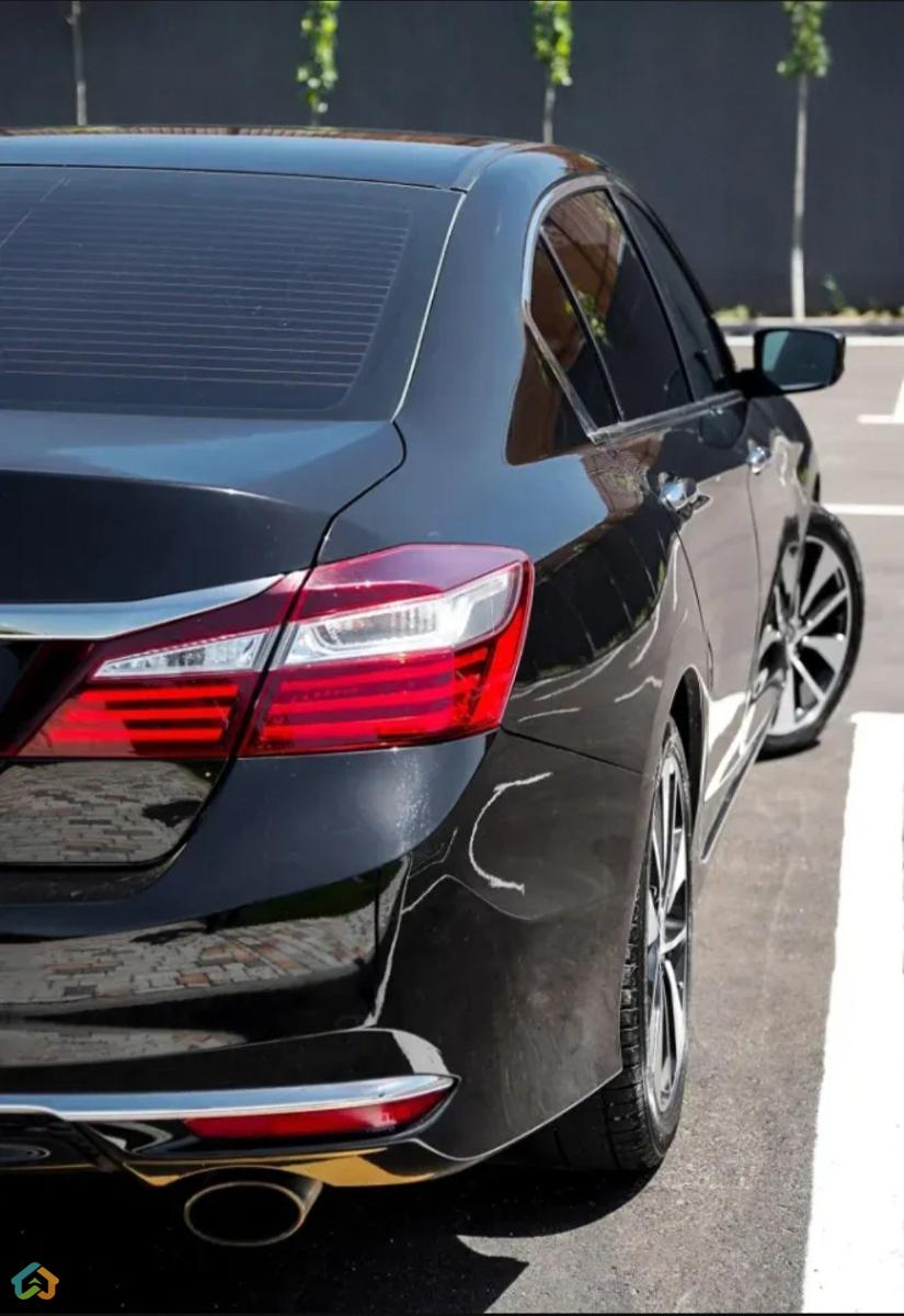 Honda Accord - image 2