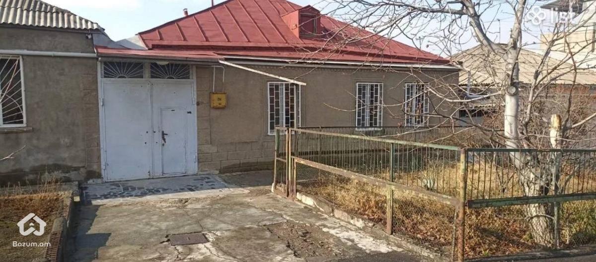 Երկու հարկանի քարե տուն Գրիգոր Զոհրապի փողոցում  - image 1