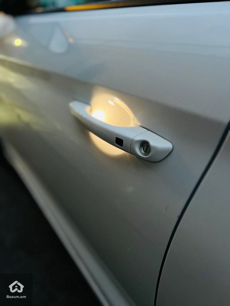 Hyundai Elantra Value Edition 2.0 - image 9