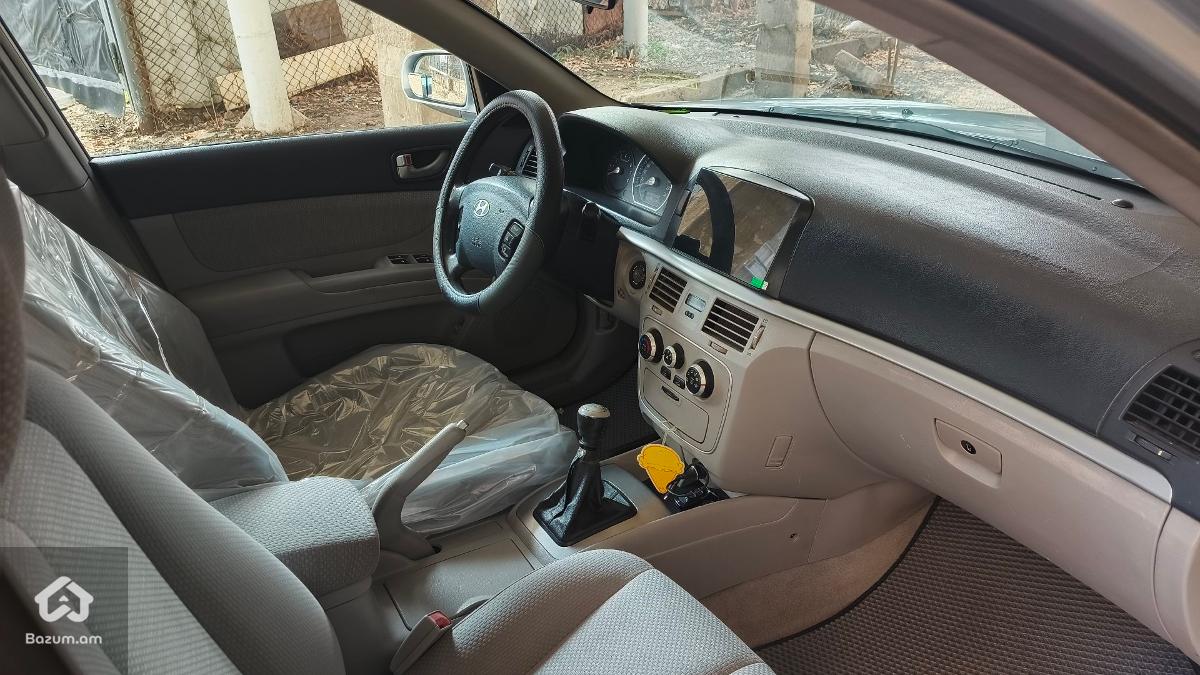 Hyundai Sonata NF - image 9