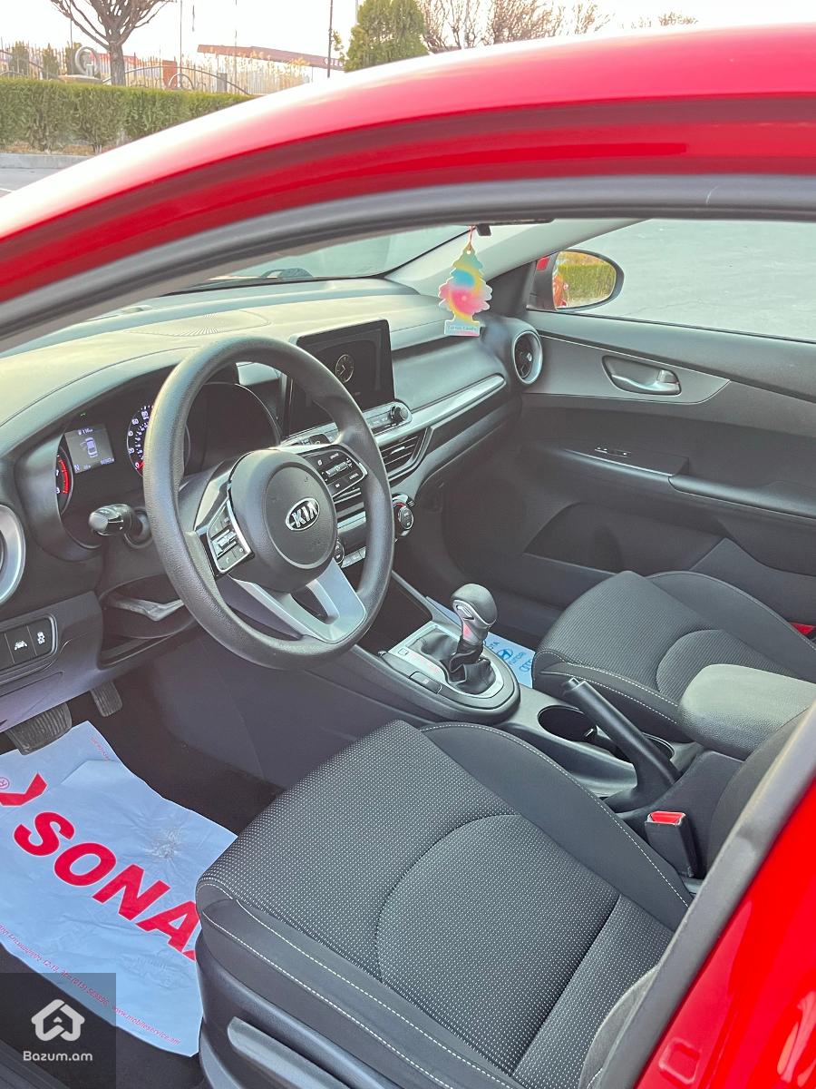 Kia Forte - image 11