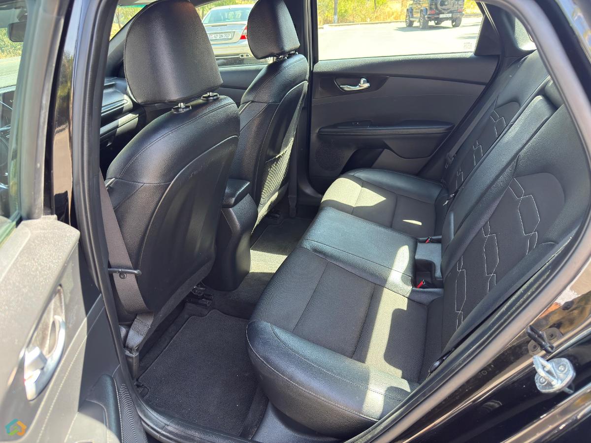 Kia Forte Gt Line - image 9