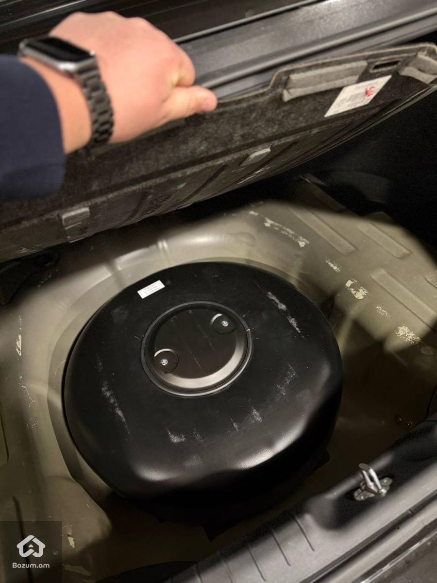 Hyundai Elantra SEL - image 16