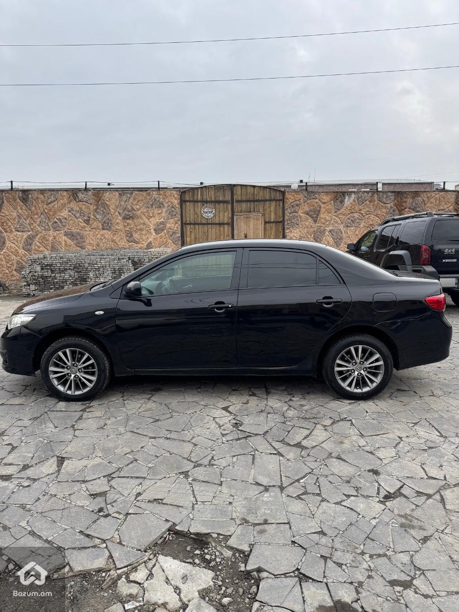 Toyota Corolla - image 1