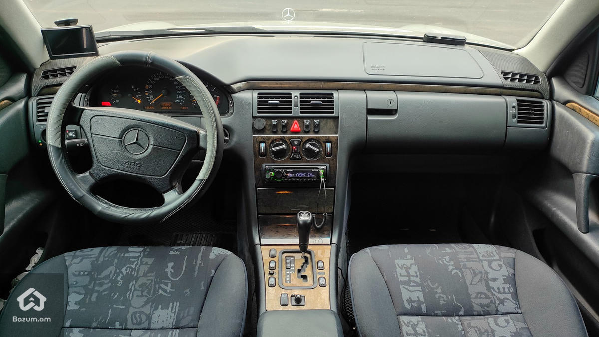 Mercedes Benz - image 5