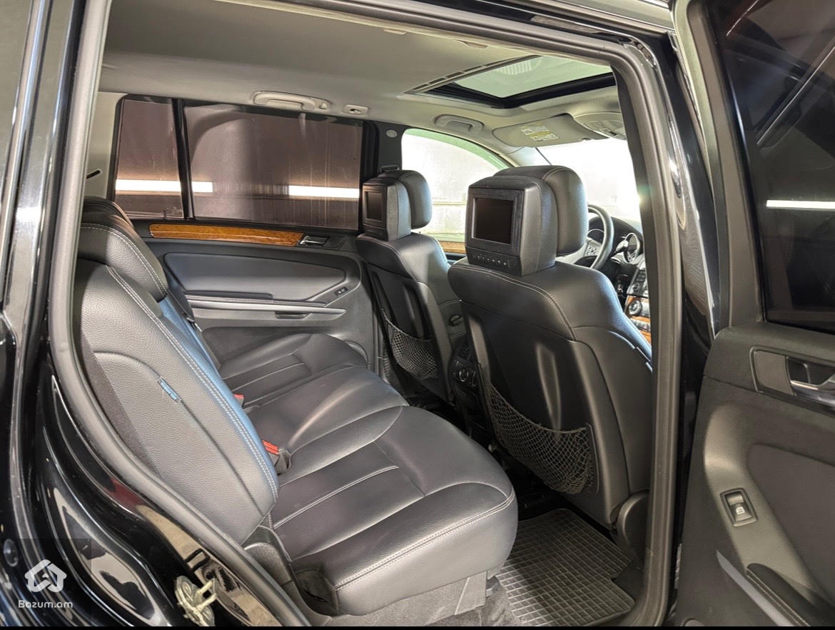 Mercedes Benz GL 450 - image 11