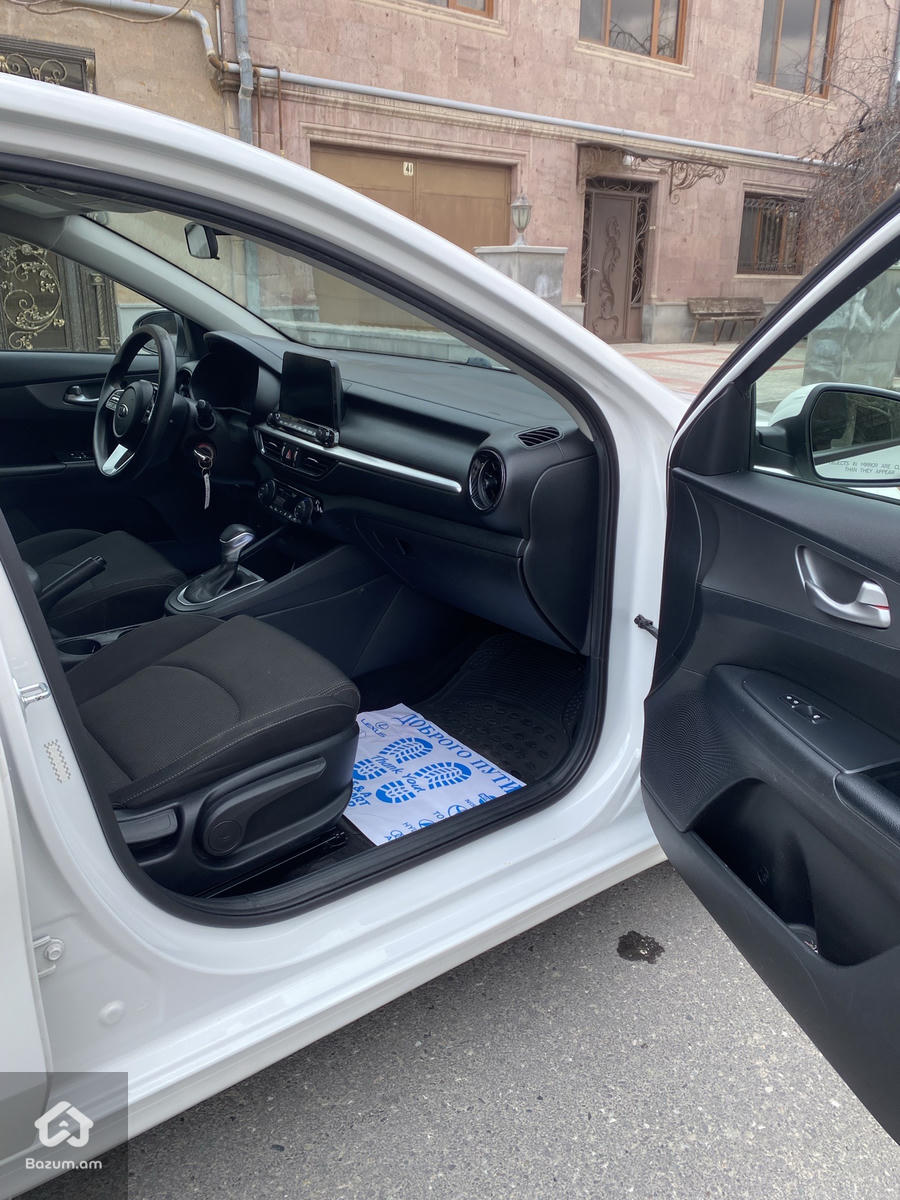 Kia Forte LXS - image 8