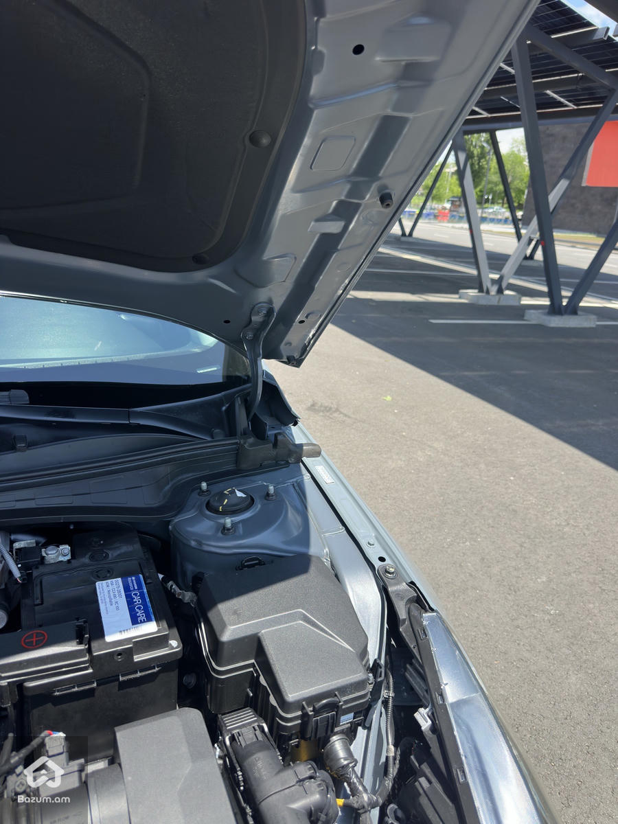 Elantra - image 30
