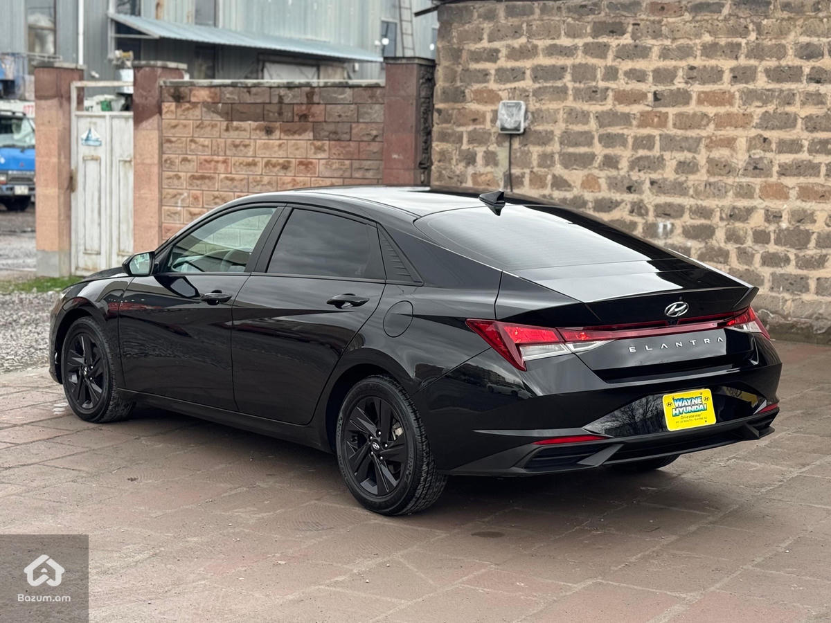 Hyundai Elantra - image 12