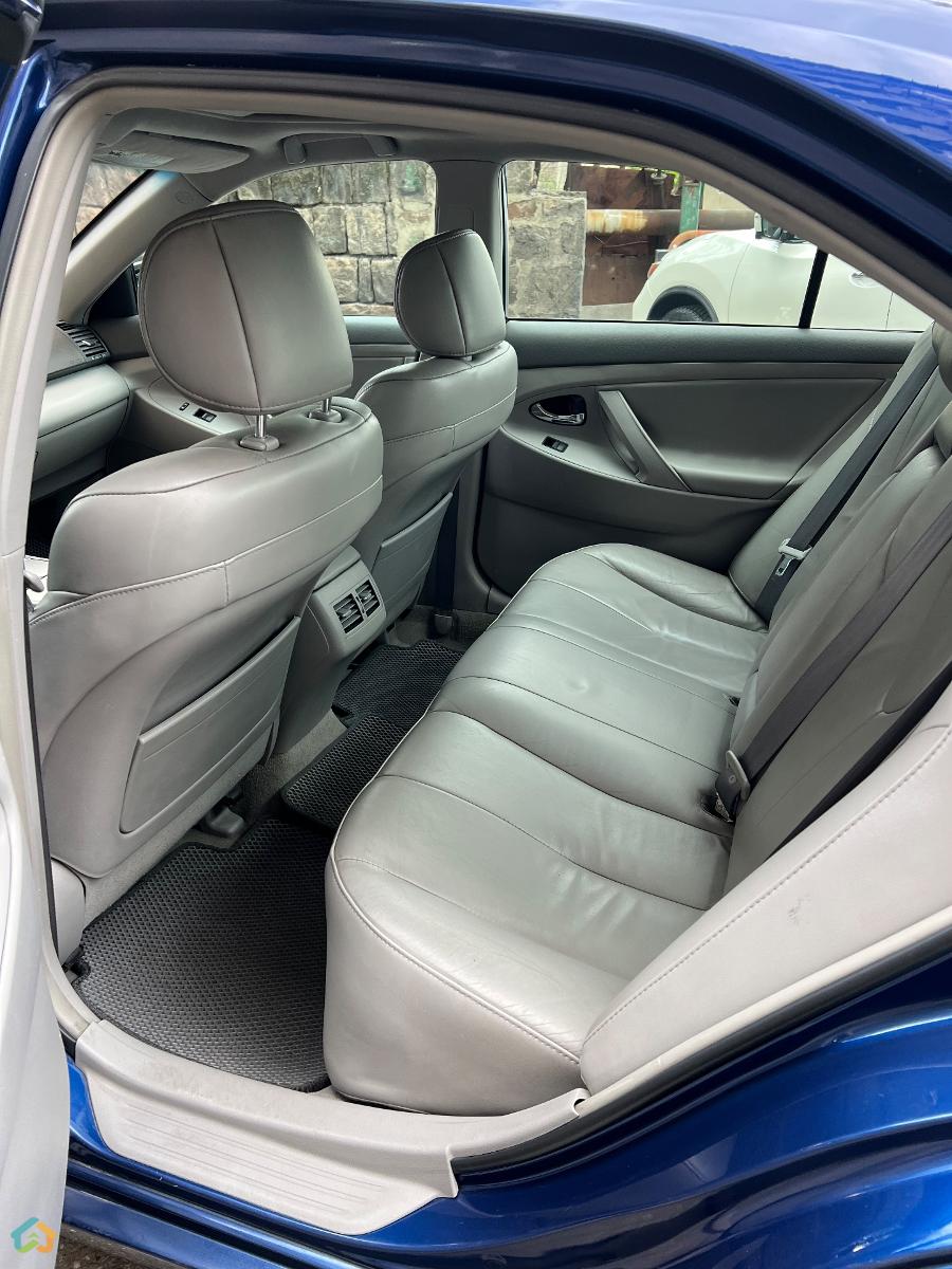 Toyota Camry - image 6