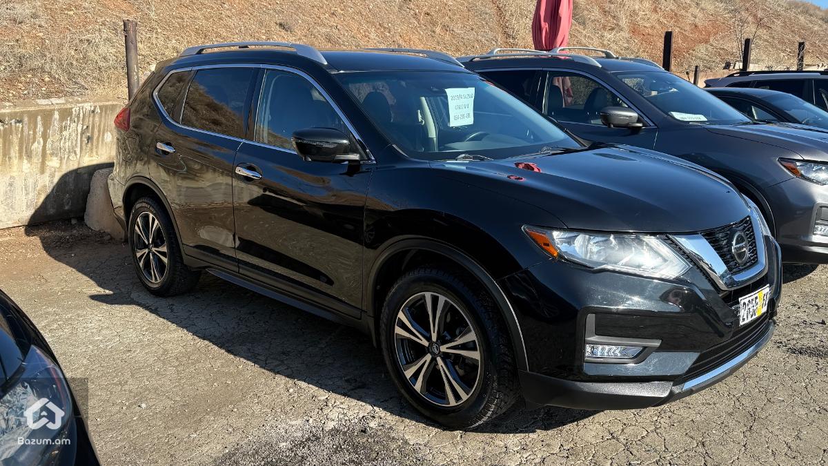 Nissan Rogue - image 2