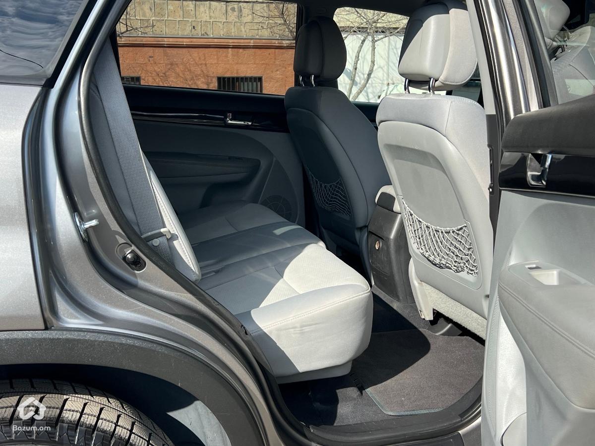 Kia Sorento 2010 - image 9