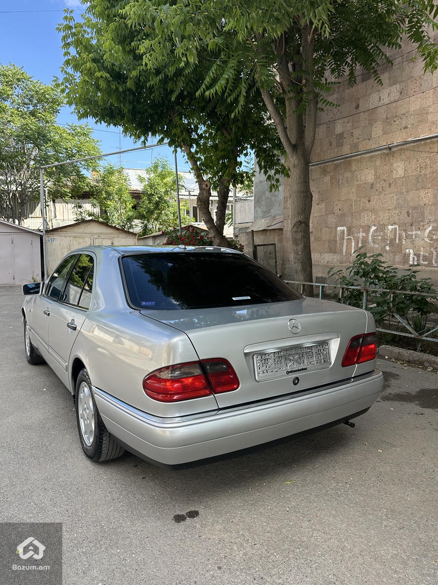 Mercedes E240 Japan - image 5