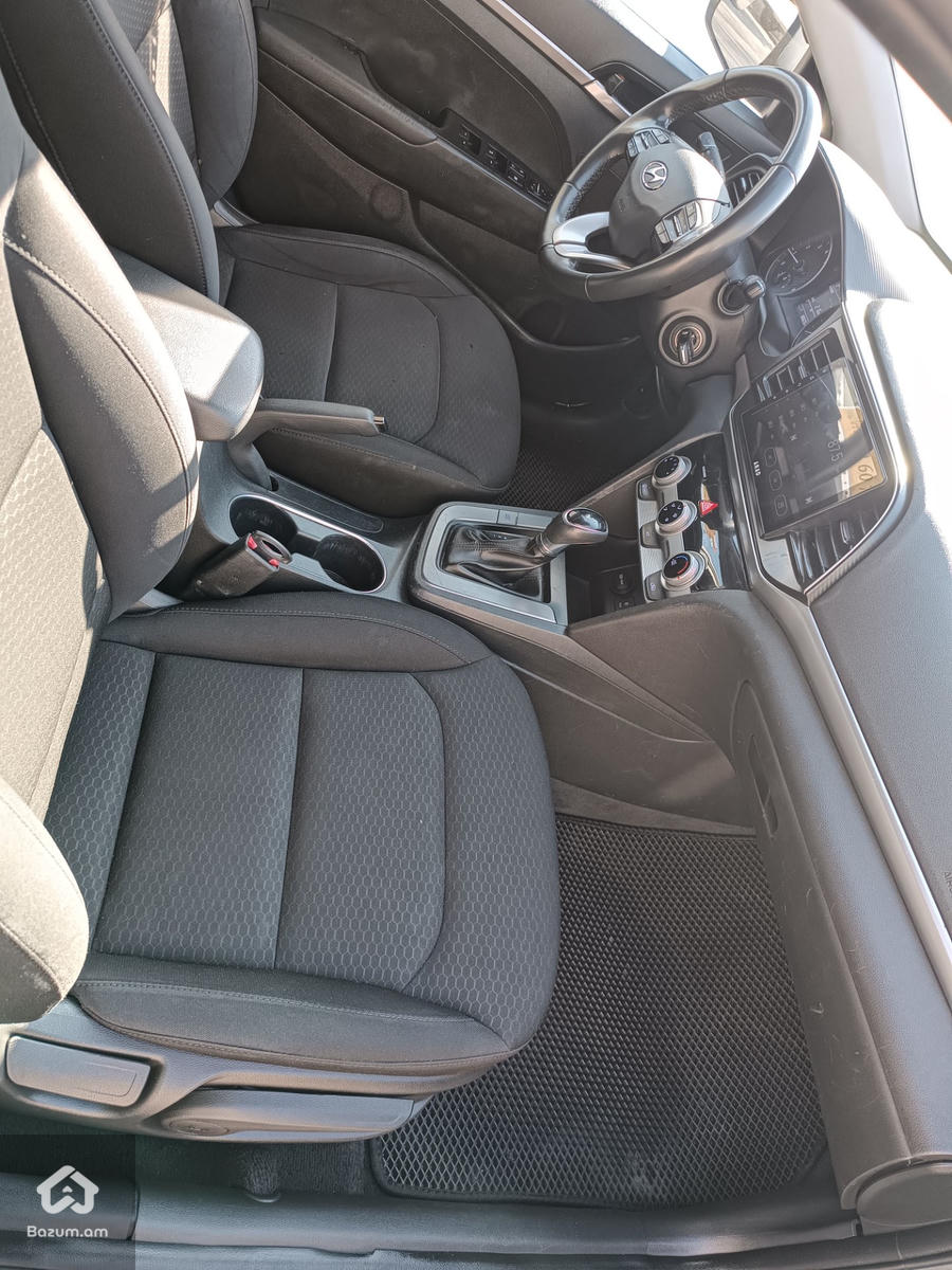 HYUNDAI ELANTRA  - image 5