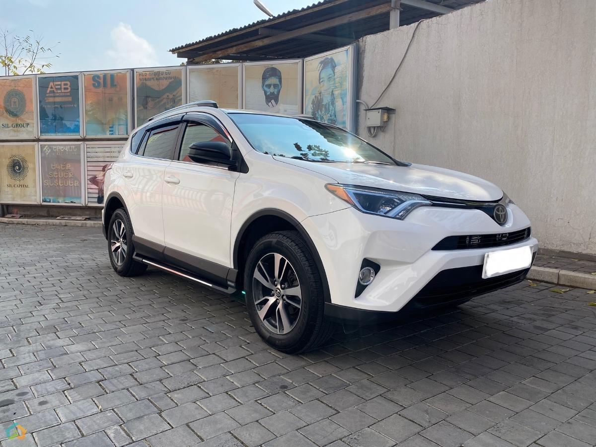 Toyota Rav4 - image 1