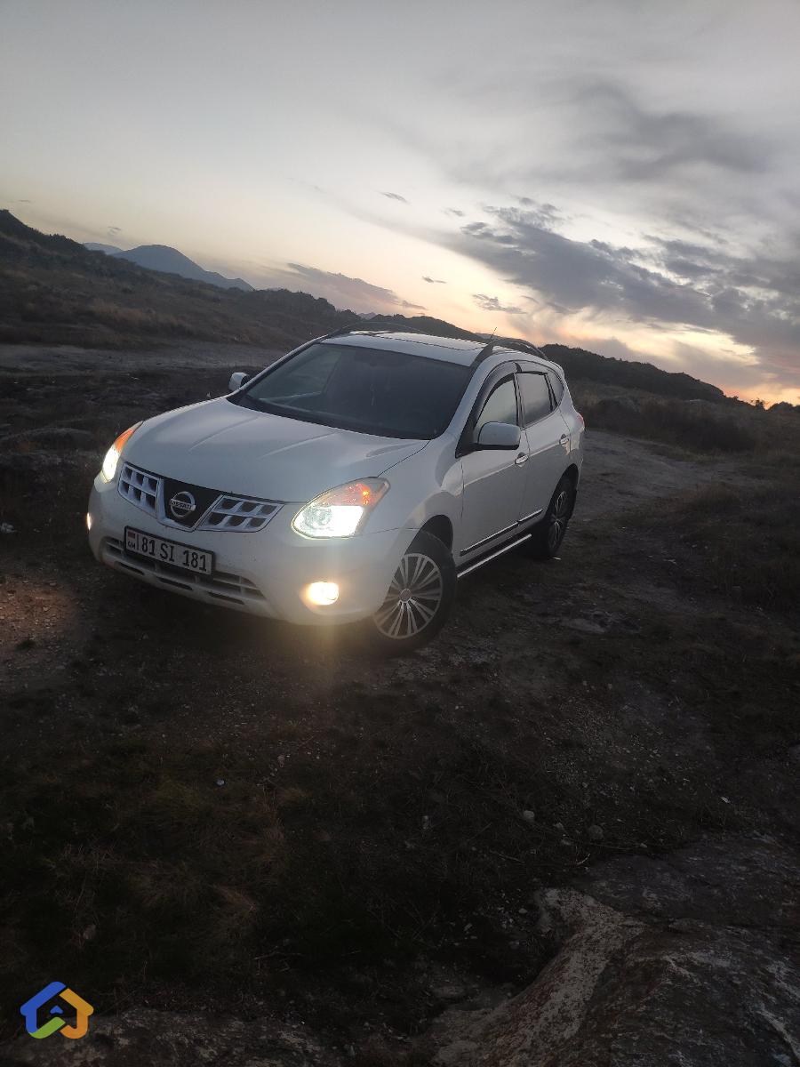 Nissan Rogue - image 8